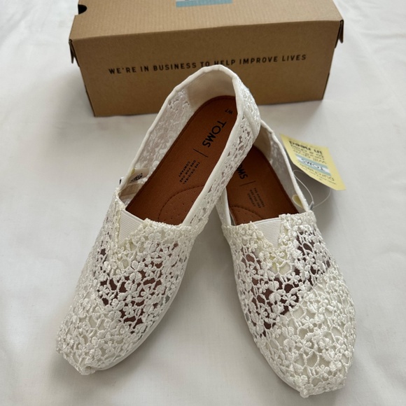 Toms Wedding Bridal Mini Floral Lace White Slip-on Flats - Picture 2 of 7